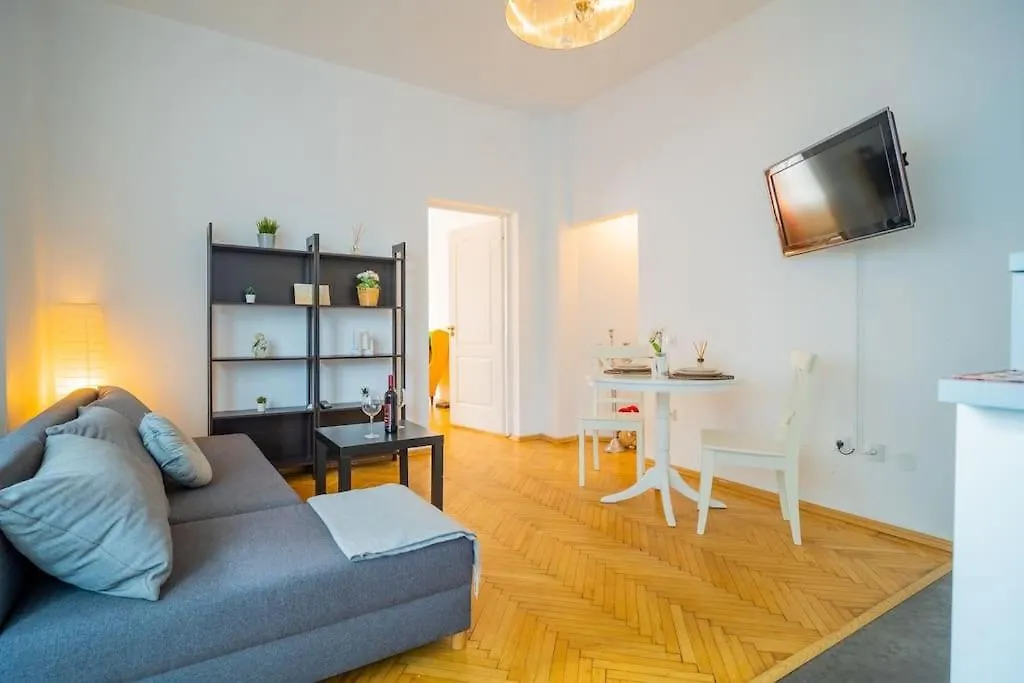 Stylishly Restored 1Br With Victorian Influence Bucharest Romania