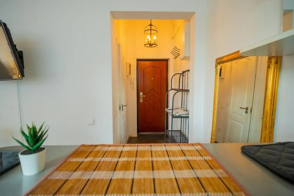 Stylishly Restored 1Br With Victorian Influence Bucharest Apartment