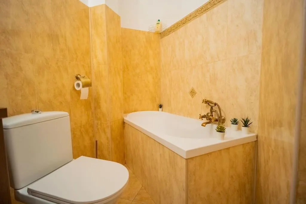 Stylishly Restored 1Br With Victorian Influence Bucharest Apartment
